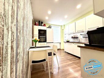 Ev.č. 00723 Nabízíme prostorný a moderní byt 4+1 v blízkosti