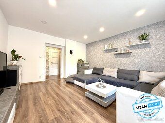 Ev.č. 00723 Nabízíme prostorný a moderní byt 4+1 v blízkosti