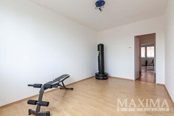 Nabízíme k prodeji světlý a prakticky řešený byt o dispozici
