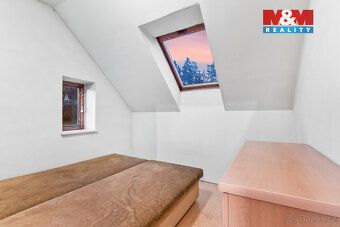 Nabízíme k prodeji samostatně stojící rodinný dům v malebné 