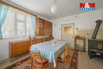 Prodej prostorného rodinného domu (užitná plocha 240 m²) na 