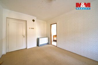 Prodej prostorného rodinného domu (užitná plocha 240 m²) na 