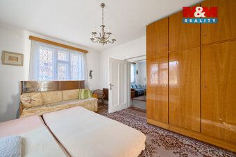 Prodej prostorného rodinného domu (užitná plocha 240 m²) na 
