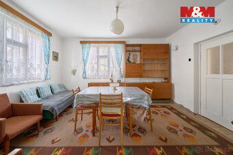 Prodej prostorného rodinného domu (užitná plocha 240 m²) na 