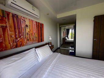 I am offering for sale a bright and very well arranged apartment
