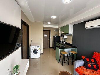 I am offering for sale a bright and very well arranged apartment