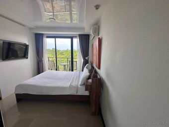 I am offering for sale a bright and very well arranged apartment