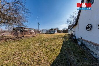 Zveme Vás na prohlídku hezké, udržované zahrady, s chatou s 