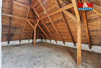Nabízíme k prodeji rodinný dům o dispozici 5+1 v atraktivní 