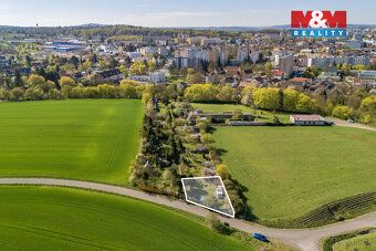 Nabízíme k přenechání krásnou, upravenou a vybavenou zahradu
