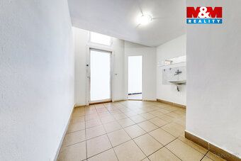 Máme zde jedinečnou příležitost k pronájmu komerčního přízem