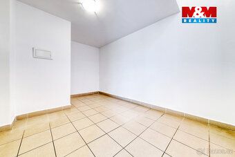 Máme zde jedinečnou příležitost k pronájmu komerčního přízem