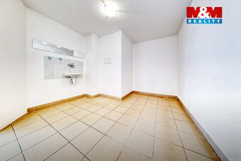 Máme zde jedinečnou příležitost k pronájmu komerčního přízem