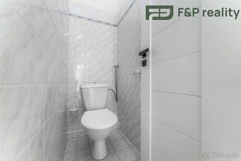Nabízíme k pronájmu světlý a prostorný byt o dispozici 3+1 v