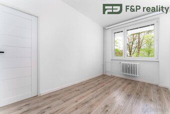 Nabízíme k pronájmu světlý a prostorný byt o dispozici 3+1 v