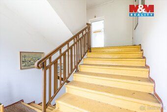Nabízíme k prodeji samostatně stojící rodinný dům v klidné č