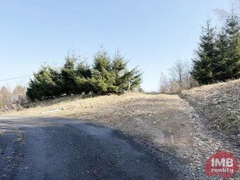 We offer for sale a spacious plot on the outskirts of Mezihor village