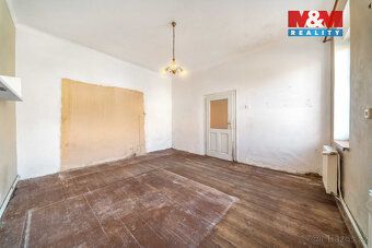 We offer for sale a semi-detached brick family house 3+1 / 3+kk