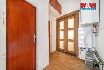We offer for sale a semi-detached brick family house 3+1 / 3+kk