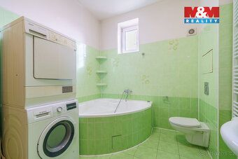 Nabízíme k prodeji cihlový nájemní dům v klidné části Karlov