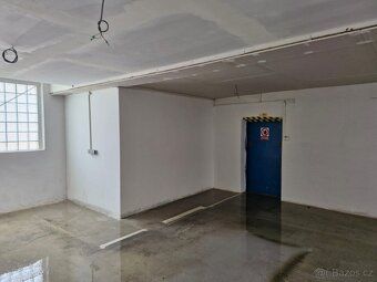 The space is located in an enclosed area.
Suitable as a store 