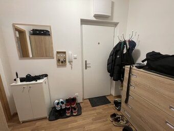 Nabízíme k pronájmu moderní a prostorný byt o dispozici 1+kk