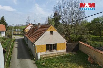 We offer for sale a family house intended for complete reconstruction, located on land with…