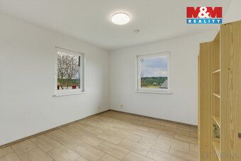 Hledáte rodinný dům v klidné lokalitě s velkým pozemkem? Ve 