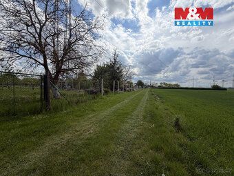 Výhradně nabízíme k prodeji krásnou zahradu o rozloze 809 m²