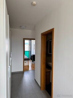 K pronájmu velmi prostorný, světlý a moderně vybavený byt 3+