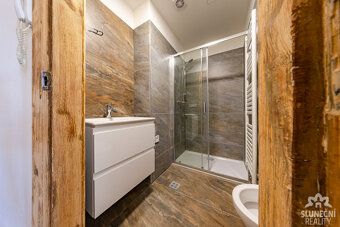 Nabízíme pronájem bytu o dispozici 2+kk s výměrou 50 m² ve V
