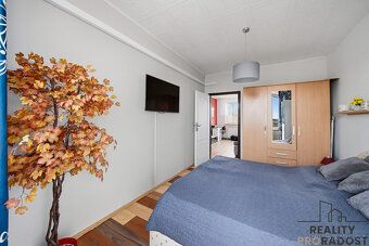 Nabízíme ke koupi byt 3+1 s lodžií v klidné ulici Šumná. Byt