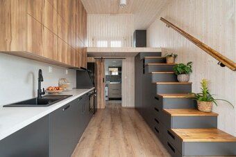 Newly built year-round habitable tiny house / mobile home