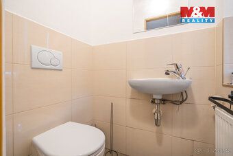 Nabízíme k prodeji řadový rodinný dům s garáží, v klidné čás