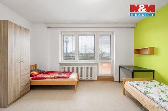 Nabízíme k prodeji řadový rodinný dům s garáží, v klidné čás