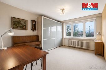 Nabízíme k prodeji řadový rodinný dům s garáží, v klidné čás
