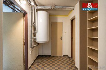 Nabízíme k prodeji řadový rodinný dům s garáží, v klidné čás