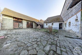We offer you for sale a country house with year-round living possibility in Uherské Hradiště