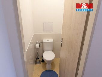 Nabízíme k pronájmu světlý byt o dispozici 1+kk a podlahové 