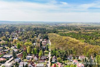 Corner plot of land for construction in Klánovice measuring 1,864 m2 with planning permission…