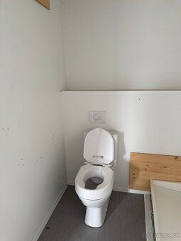 I am offering for sale: A set of 3 containers with toilet and sink suitable as residential…
