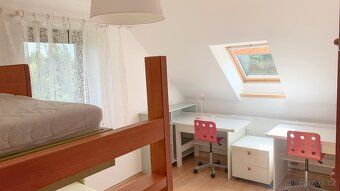 Pronájem rodinného domu 5+kk s garáží, terasou a zahradou – 