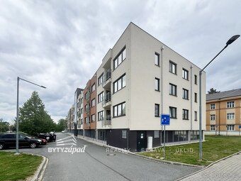 Ev.č. yJSB8724 Naše společnost nabízí k pronájmu velký a svě