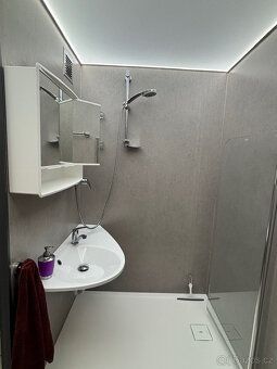 Nabízíme Vám exkluzivní pronájem moderního a prosvětleného b
