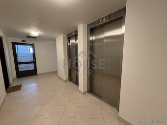 Ev.č. 01665 Hledáte moderní, plně zařízený byt v širším cent