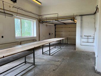 Pronájem výrobních a skladových prostor 330 m² – Ruprechtov,