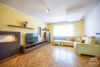 Nabízíme k prodeji prostorný rodinný dům o dispozici 6+2 s u