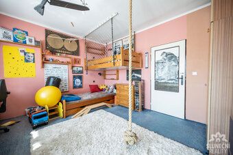 Nabízíme k prodeji prostorný rodinný dům o dispozici 6+2 s u