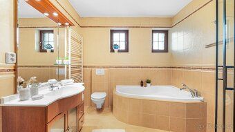 Looking for housing that combines modern design, absolute privacy and minimal operating costs?