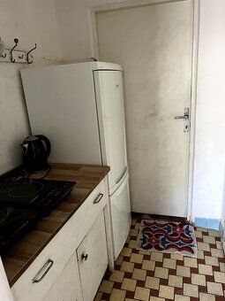 Nabízím k pronájmu velkou podkrovní místnost (na patře dvě m